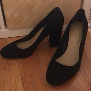 Chunky heel black pump